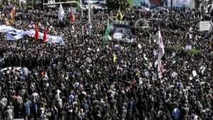 Iranians Gathered to Greet General Soleimani in A Long Trail Full of Symbolism